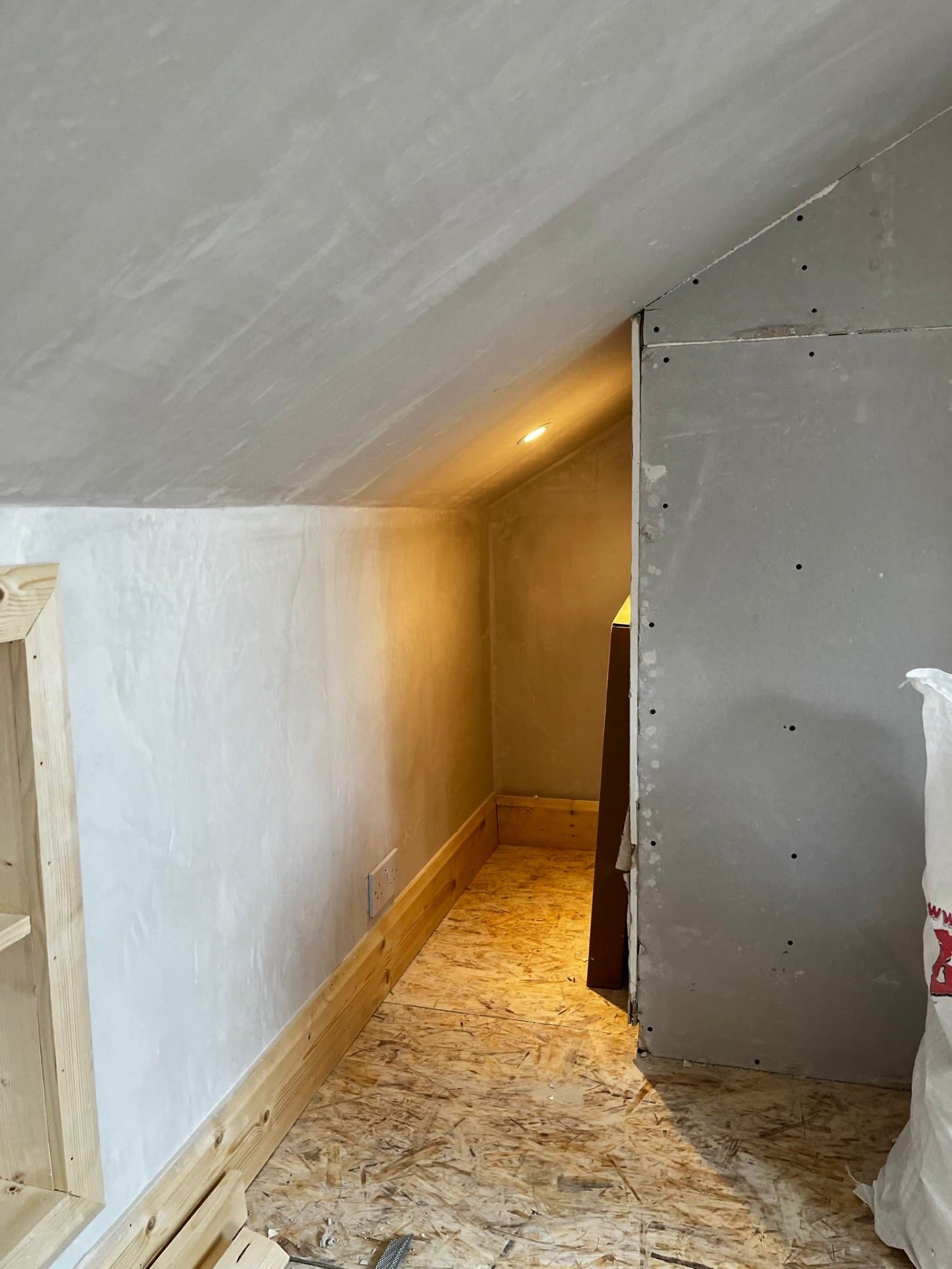 Attic conversion recessed downlight