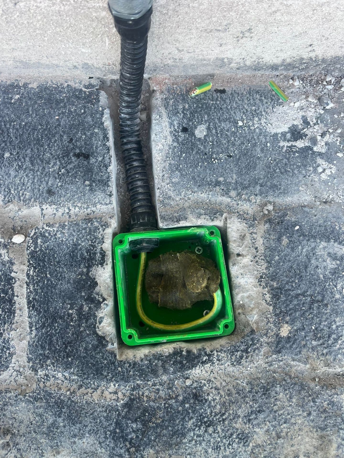 Earth rod junction box