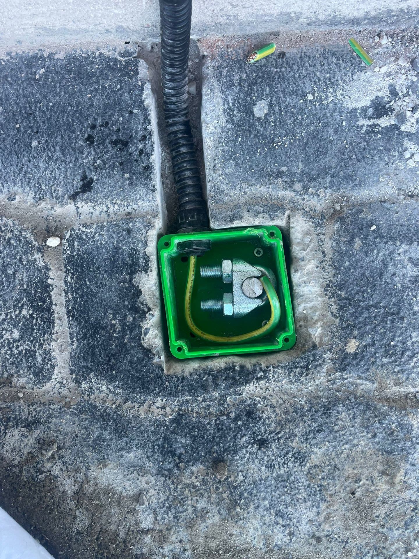 Earth bonding clamp installation