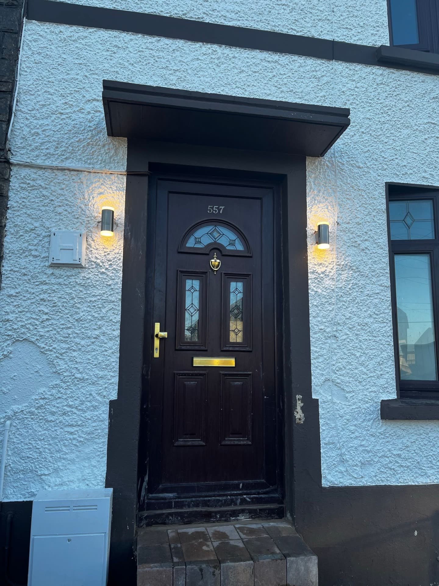 Front door wall-mounted feature lights
